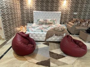 Cozy Bohemian Studio Apartment - GK2 South Delhi, near M Block Market
