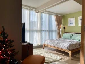 Elegant 1 BR Condo with Balcony in Uptown Parksuites II, BGC