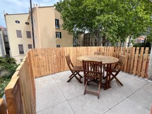 Appartements Au coeur de ville avec terrasse : photos des chambres