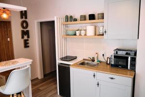 Lennys Apartment