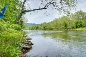 Riverfront Shenandoah Getaway with Kayaks and Tubes! - Catherine Furnace