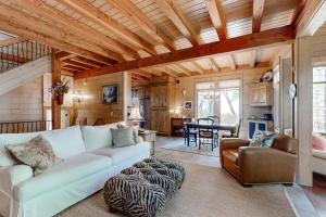 Chic Highlands Cabin