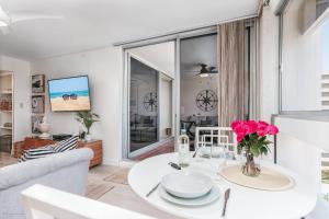 Palm Bay Club 8th Floor On Complex Private Beach