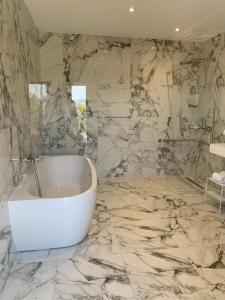 Villas VILLA RIVOLI vue mer et piscine : photos des chambres