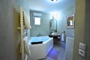 Oasis SPA Bath et Jardin Parisien - 奥贝维利埃