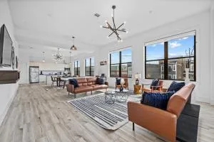 Expansive 3BR with Pool Table - Easy Access to NYC - Harrison