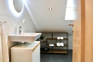 Moderne DG-Wohnung im Günztal