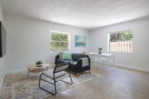 Lovely 2 bed 1 Bath near Las Olas W/Free parking! - Лодерхилл