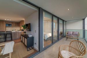 Descubre la Elegancia 2 habitaciones en Las Condes