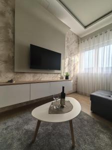 Sunny Hill - Parking - Fenced Garden - Luxury Loft