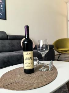 Sunny Hill - Parking - Fenced Garden - Luxury Loft