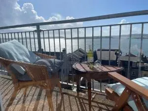 Grianan, Cobh - Aghada