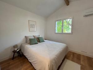 Maisons de vacances Villa Petit Caprice - Piscine privee au calme dans jardin arbore : photos des chambres