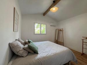 Maisons de vacances Villa Petit Caprice - Piscine privee au calme dans jardin arbore : photos des chambres