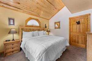 Bugle Pointe A04 by Estes Park Condos