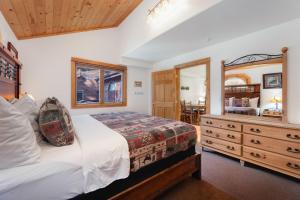 Bugle Pointe B15 by Estes Park Condos