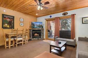 Bugle Pointe B16 by Estes Park Condos