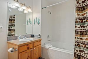 Bugle Pointe B18 by Estes Park Condos