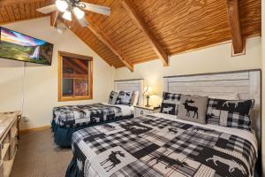 Creekside Suites 03 by Estes Park Condos