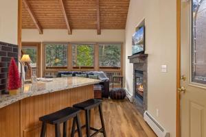 Creekside Suites 11 by Estes Park Condos