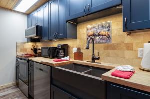 Creekside Suites 12 by Estes Park Condos