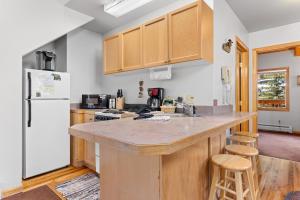 Creekside Suites 18 by Estes Park Condos