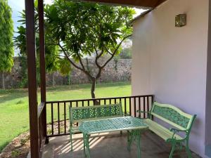 Orchard At Sarai - Private cottage, Large lawn, & Pet friendly