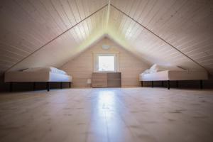 GLONEK - drewniany domek nad morzem w Rusinowie