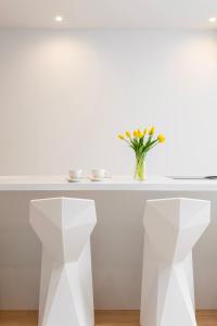 Enjoyer - Seafront apartment with PRIVATE Heated POOL and terrace