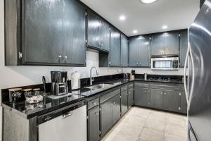 Fireplace, Hot Tub, Patio and BBQ San Diego Home