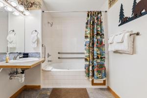 Bugle Pointe A02 by Estes Park Condos