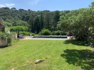 Villa d’architecte avec piscine entre vignes et forêt - Saint-Côme