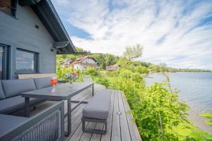 Exklusives Hideaway Seehaus LINDNERS LAKEHOUSE in ruhiger Bestlage mit privaten Sandstrand, eigenes Boot und SUPs