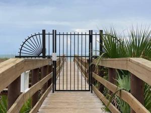 Beachside Retreat-Courtyard Villa-Beachside condo