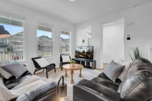 LovelyHome-Foosball-NearAirport-5 Queen Beds -Air conditioning - Ледюк