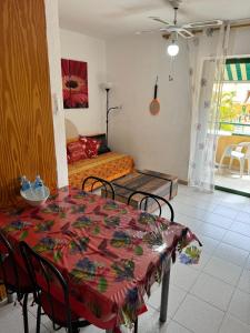 Orange Paradise Apartment