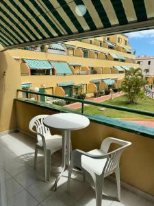 Orange Paradise Apartment