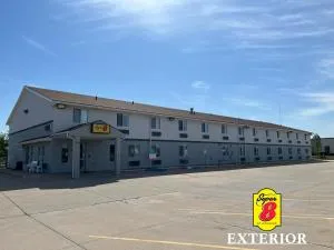 Super 8 by Wyndham Emporia - Burlington