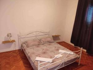 Apartments with parking space Rogoznica - 23016