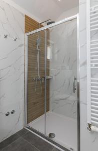 Seaside family friendly house with a swimming pool Supetar, Brac - 23114