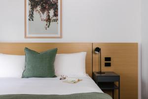 Accessible Queen Room room in Song Hotel Sydney