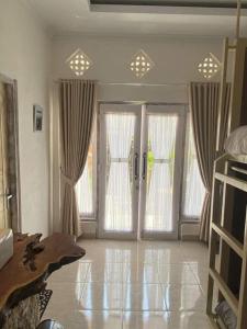 Giường Trong Phòng Ngủ Tập Thể 6 Giường (Bed in 6-Bed Dormitory Room)