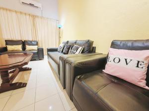 7 Home4Stay Peaceful GurneyTerrace 4BR15pax Shops & Eateries