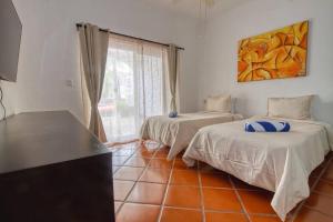 5th Ave Hacienda Retreat