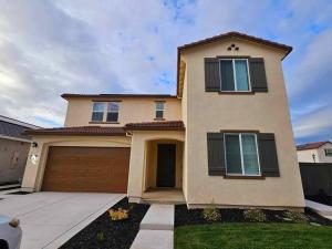 Couples Getaway Kitchenette Washer & Private Bath