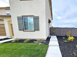 Couples Getaway Kitchenette Washer & Private Bath