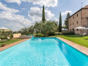 Tuscan Cottage with 2 Pools