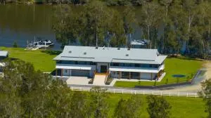 Neat Acres Farmhouse - Firefly