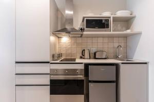 The Rose 105: Studio Apartment with Rooftop Pool