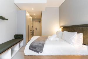 The Rose 105: Studio Apartment with Rooftop Pool